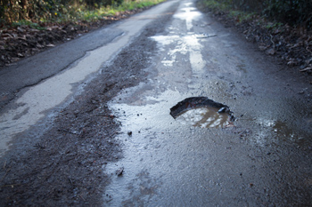 Pothole claims up a record 40%, insurer says